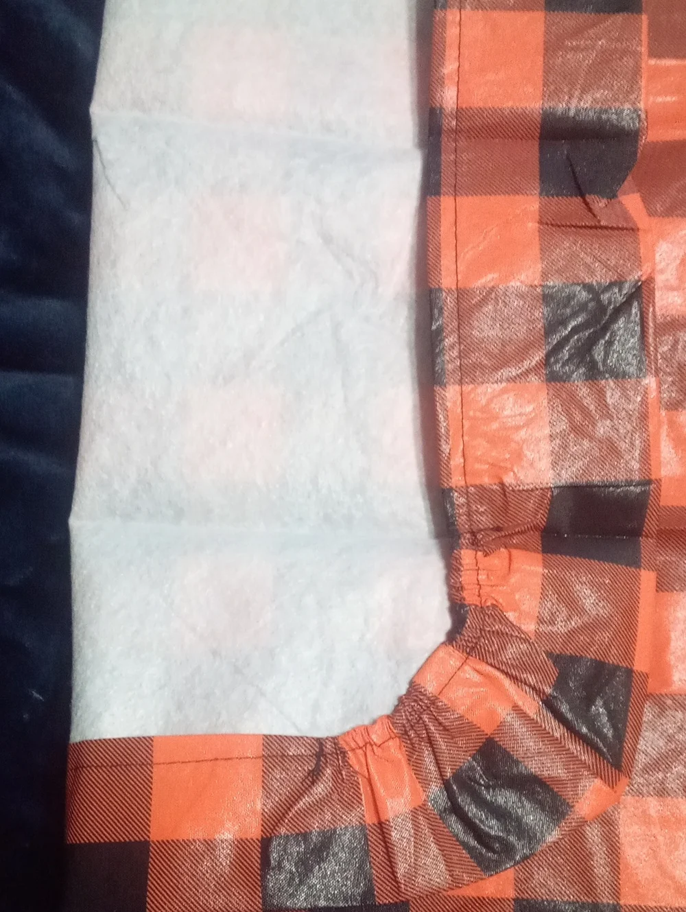 * Red & Black Plaid Table Cover Tablecloth New In Package